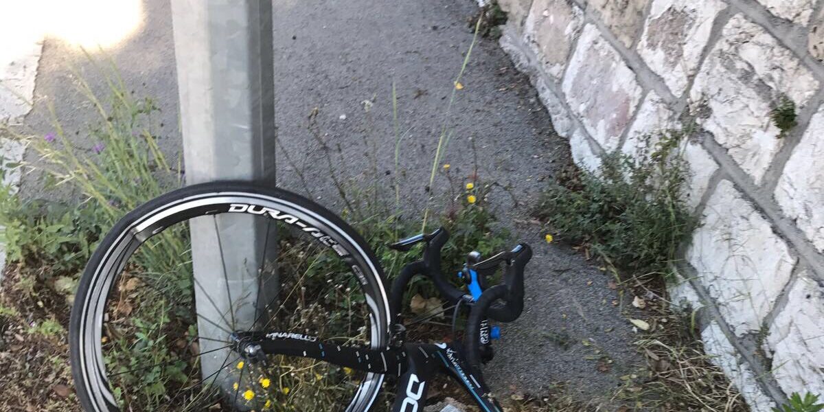 Chris Froome rammed on purpose by driver in France